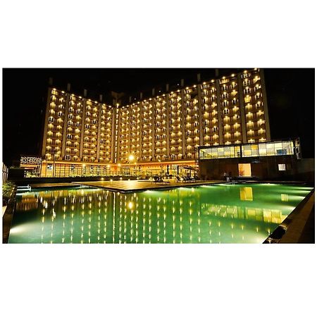 Weekend Address By Honest Homes Surat Exterior photo