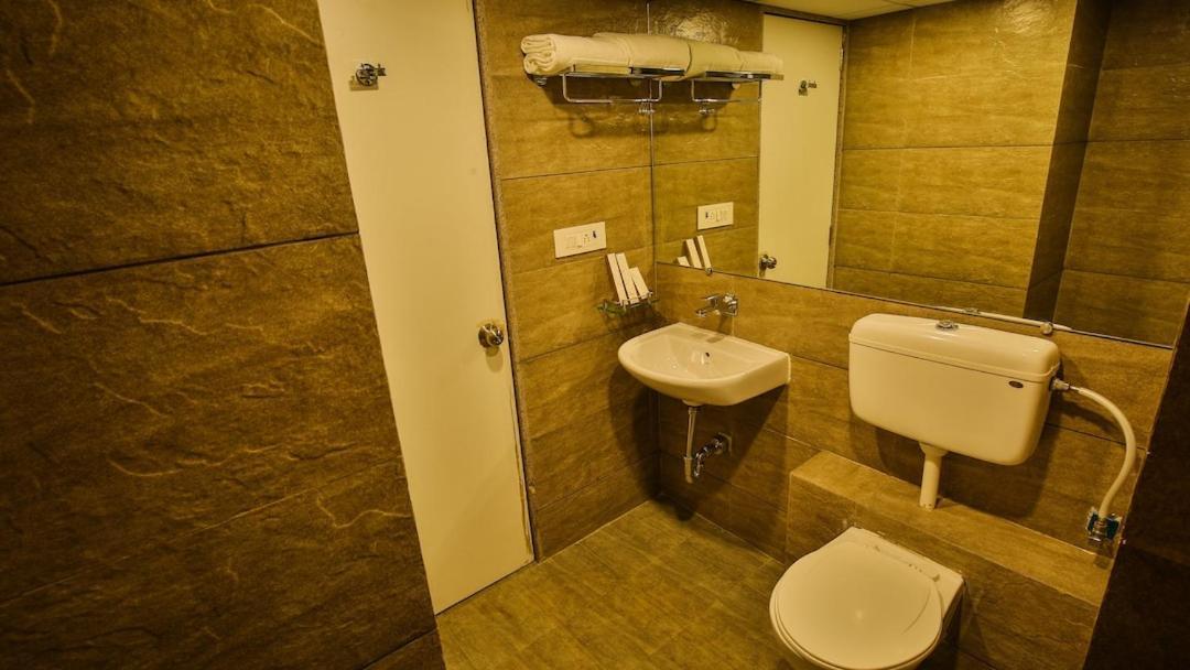 Weekend Address By Honest Homes Surat Exterior photo