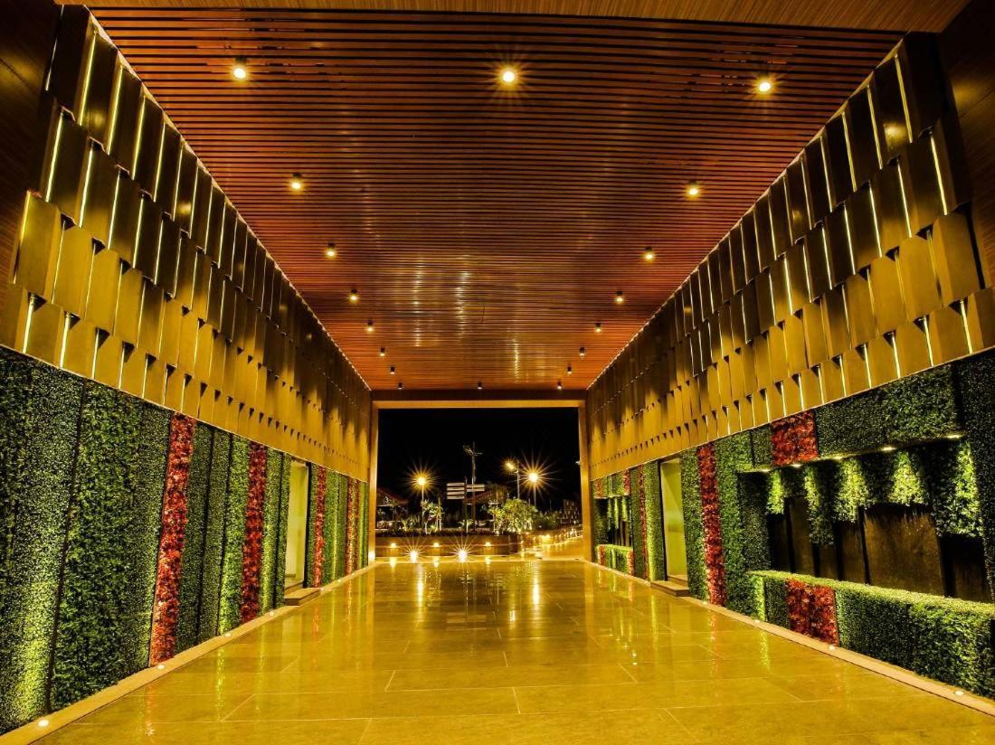 Weekend Address By Honest Homes Surat Exterior photo