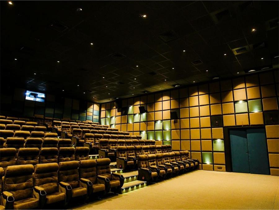 Weekend Address By Honest Homes Surat Exterior photo