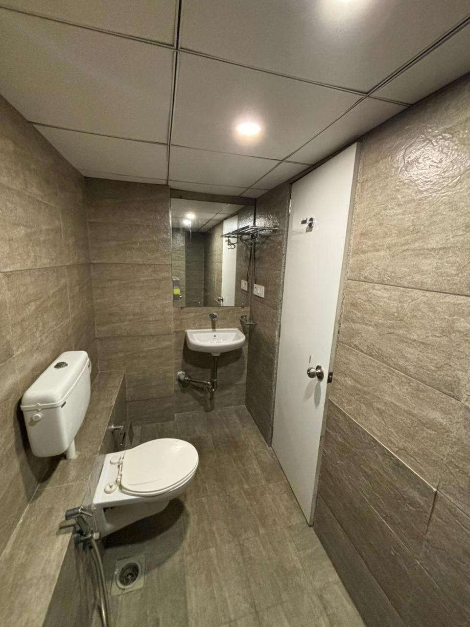 Weekend Address By Honest Homes Surat Exterior photo