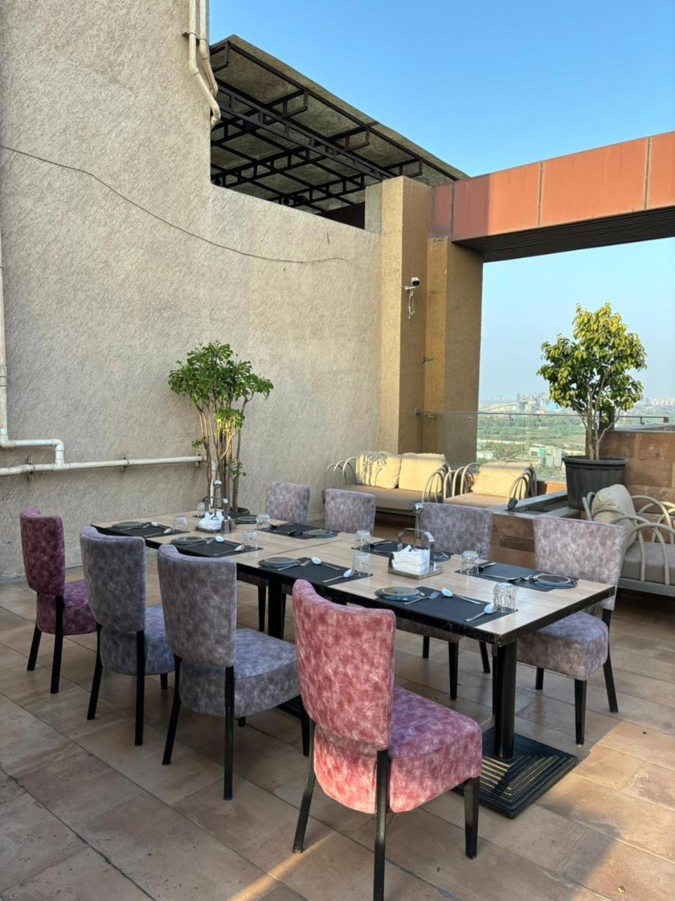 Weekend Address By Honest Homes Surat Exterior photo