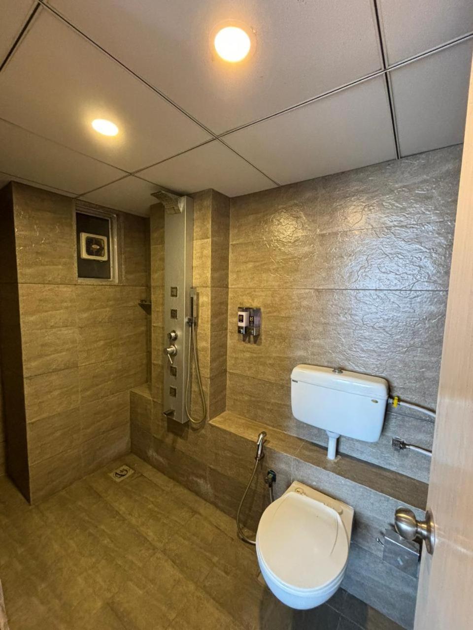 Weekend Address By Honest Homes Surat Exterior photo